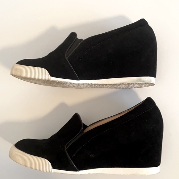Black suede hidden wedge platform sneakers - Picture 4 of 8